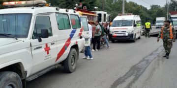 911 coordina asistencia en accidente entre jeepeta y vehículo de transporte público en Santiago
