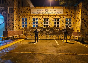 CESFronT y Armada decomisan 810,000 unidades de cigarrillos en una embarcación en la Costa de Monte Cristi