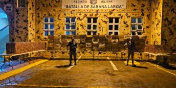 CESFronT y Armada decomisan 810,000 unidades de cigarrillos en una embarcación en la Costa de Monte Cristi