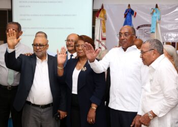 UNEV elige como nuevo rector a Rafael Reyes; promete impulsar la innovación y tecnología de la IA