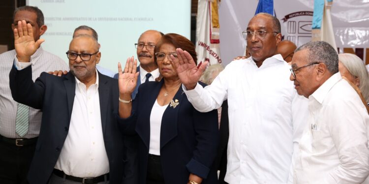 UNEV elige como nuevo rector a Rafael Reyes; promete impulsar la innovación y tecnología de la IA