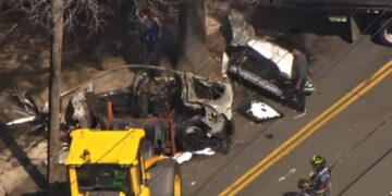 Dos muertos tras explosión de vehículo luego de chocar contra un edificio en Nueva York