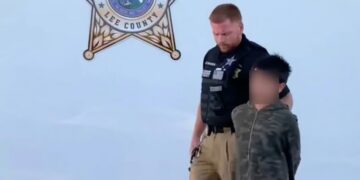 Arrestan estudiante de 11 años en Florida tras amenazar con tiroteo masivo en secundaria