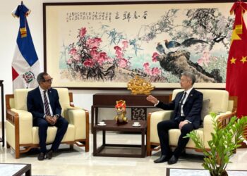 Presidente Academia de Ciencias realiza visita cortesía a embajador de la República Popular China ante la RD