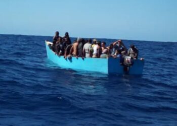 Guardia Costera EE.UU. repatria a 124 haitianos interceptados en 2 embarcaciones