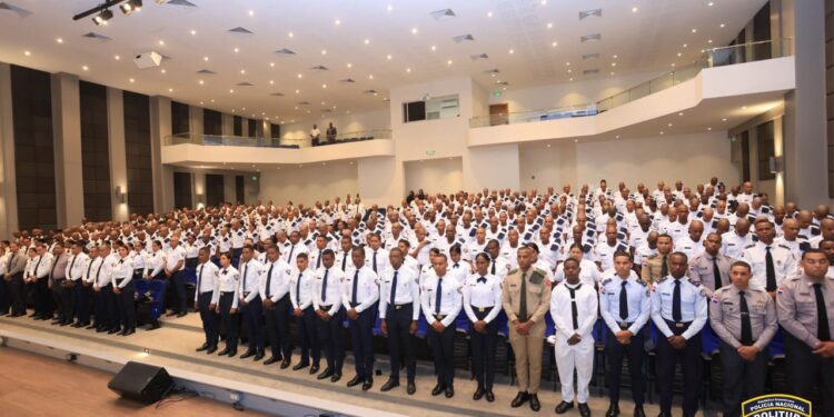 Funcionarios policiales fortalecen capacidad operativa en seguridad turística