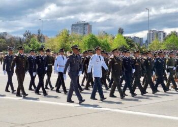 Cadetes dominicanos desfilan en la Gran Parada Militar en Chile