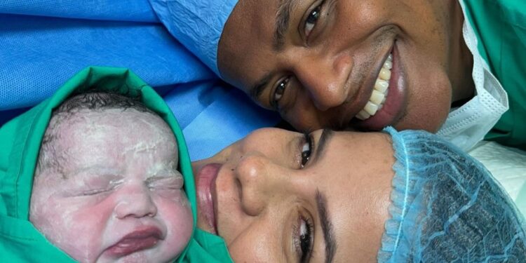 Bolívar Valera comparte fotos del nacimiento de su hijo Ernesto