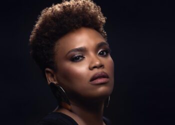 Tras exitosa carrera con Retro Jazz, Nairoby Duarte escala como solista e inspira a féminas con “Otra mujer”