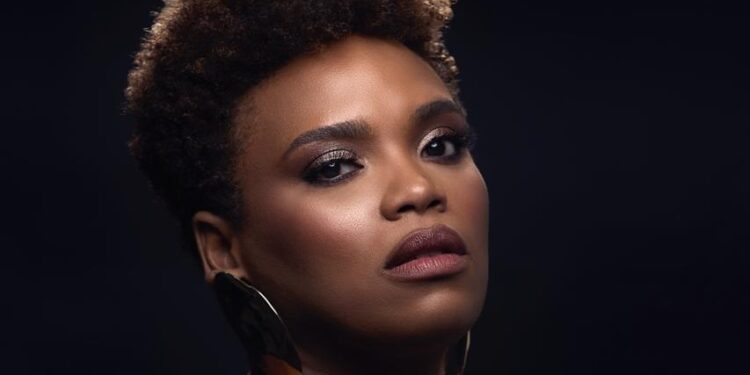 Tras exitosa carrera con Retro Jazz, Nairoby Duarte escala como solista e inspira a féminas con “Otra mujer”