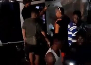 Diputados Aldo Adon y su familia sufre accidente en autopista Duarte