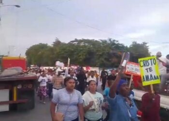 Confraternidad de Pastores Unidos por la Verdad marcha en apoyo a la Biblia