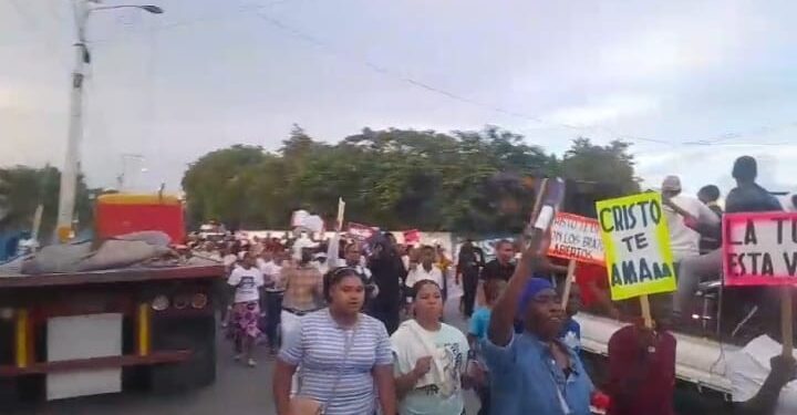 Confraternidad de Pastores Unidos por la Verdad marcha en apoyo a la Biblia
