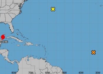 Helene se convierte en huracán frente a la península de Yucatán y en camino a Florida