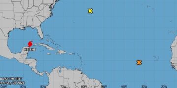 Helene se convierte en huracán frente a la península de Yucatán y en camino a Florida