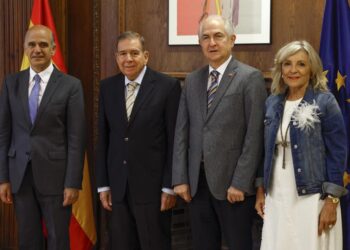 Edmundo González se reúne con partidos en el Congreso español