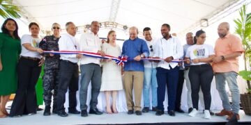 En representación del ministro de Agricultura Limber Cruz el viceministro Eulalio Ramírez deja abierta la Feria del Arroz en Jima Abajo