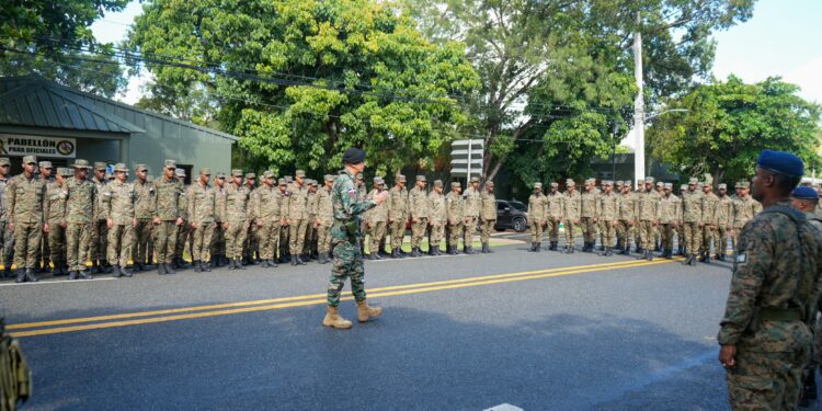 Comandante General del Ejército visita Batallón de Policía Militar