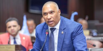 Diputado Echavarría pide incluir en presupuesto del 2025 construcción de hospital general en SDE