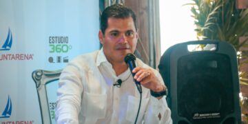 Clúster Turístico Baní realiza Conversatorio Empresarial David Libre, presidente ASONAHORES