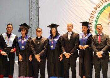 Emergen 115 nuevos profesionales del Hogar Escuela Santo Domingo Savio