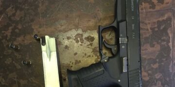 Detenidos dos hombres en La Vega por porte ilegal de armas de fuego