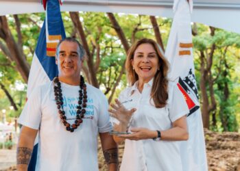 Carolina Mejía recibe premio por ser la alcaldesa que más promueve el bienestar