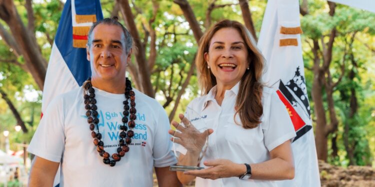 Carolina Mejía recibe premio por ser la alcaldesa que más promueve el bienestar