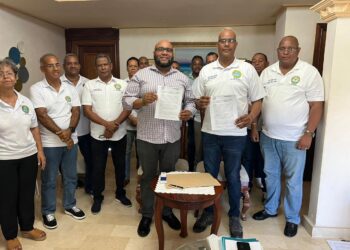 Mayor General Valerio Garcia firma con FUNIDOM, convenio para ayudar a los Veteranos de las FF.AA. y P.N.