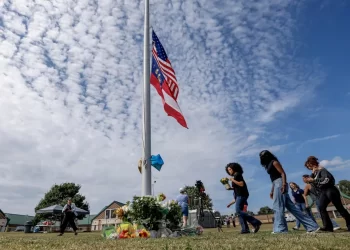 Luto, indignación e interrogantes se apoderan de Georgia tras tiroteo en escuela de Winder