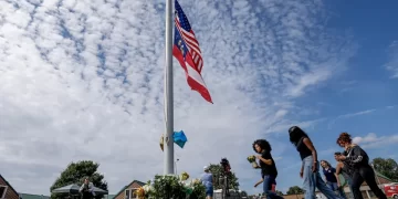 Luto, indignación e interrogantes se apoderan de Georgia tras tiroteo en escuela de Winder