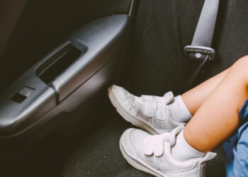 Muere niña de cuatro años tras ser olvidada en el auto por sus familiares