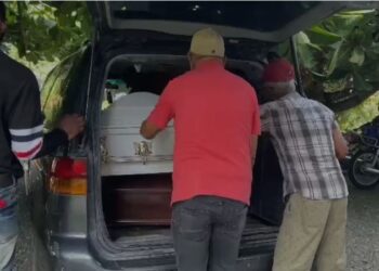 Hallan cadáveres de hombre y mujer con múltiples heridas en Salcedo