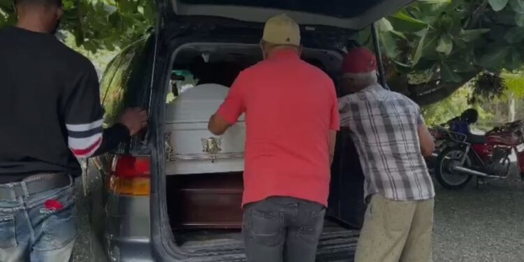 Hallan cadáveres de hombre y mujer con múltiples heridas en Salcedo