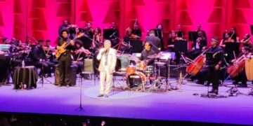 Álvaro Torres maravilla en el Teatro Nacional con una noche llena de romance