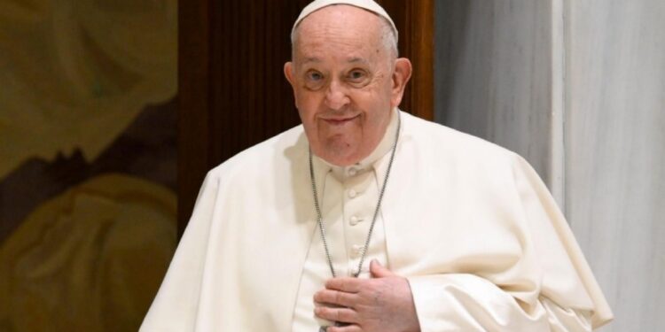 El papa pide a los religiosos de Papúa Nueva Guinea que se ocupen de los marginados