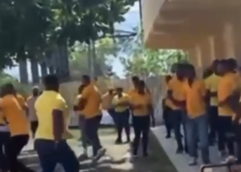 Estudiantes dominicanos y haitianos se enfrentan a golpes en plantel educativo