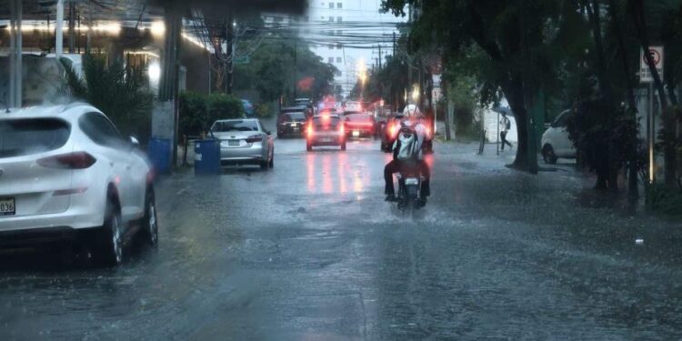 Onda tropical se aleja del país; las lluvias disminuirán