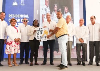 Presidente Abinader entrega 700 nuevos apartamentos en SDE