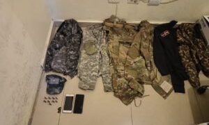 Apresan a un hombre y una mujer con pertrechos militares en Villa España