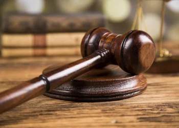 Dictan 30 y 20 años para dos hombres por asesinato de un adolescente