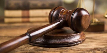 Dictan 30 y 20 años para dos hombres por asesinato de un adolescente