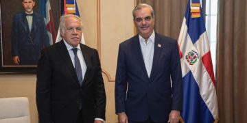 Presidente Abinader recibe en Palacio al secretario general de la OEA, Luis Almagro