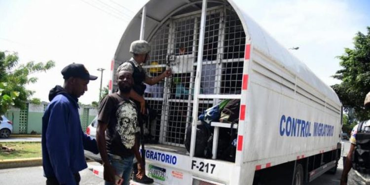 Con cárcel serían sancionados los migrantes que hayan sido repatriados y regresen a RD