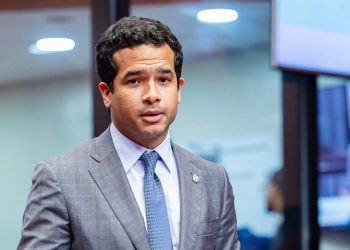 Omar Fernández saluda decisión de Abinader de retirar proyecto de Modernización fiscal