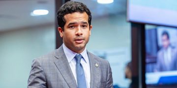 Omar Fernández saluda decisión de Abinader de retirar proyecto de Modernización fiscal