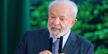 Hospitalizan al presidente de Brasil, Lula da Silva