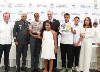 Entregan 250 apartamentos a miembros de la PN, en Los Alcarrizos