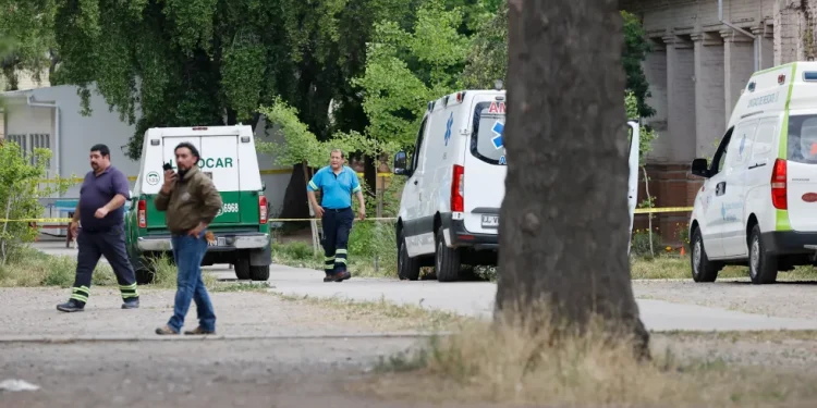 Una explosión de una bomba molotov dejó 35 estudiantes heridos en un instituto de Santiago de Chile