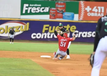 Estrellas cortan invicto de Escogido en SPM